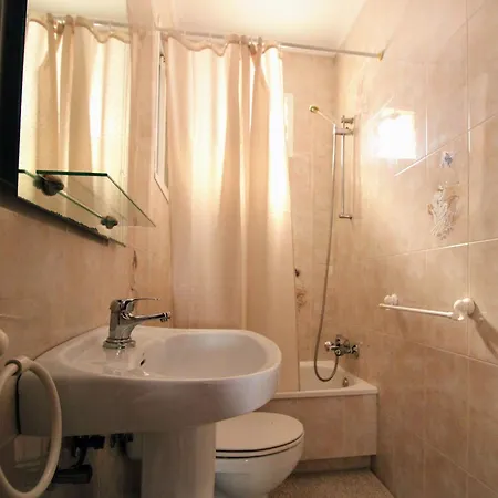 Three Bedrooms In La Caleta * 加的斯