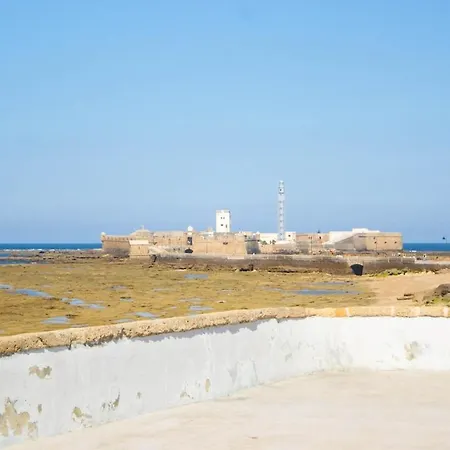 아파트 Three Bedrooms In La Caleta 카디스